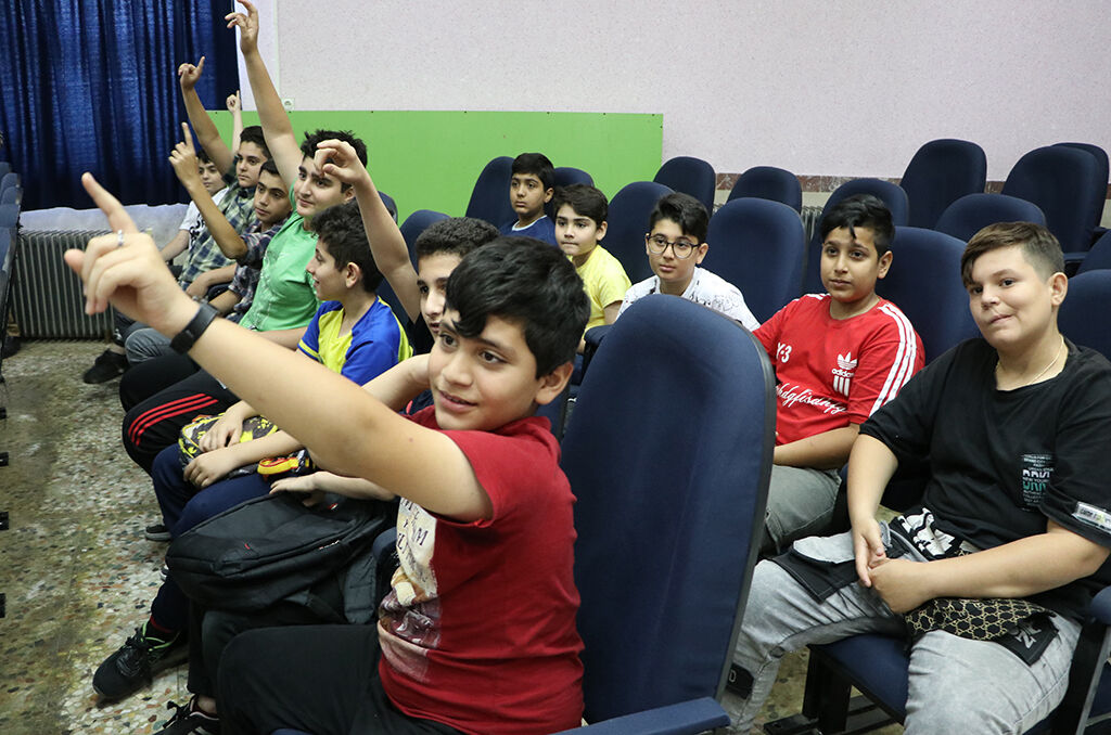 برگزاری همایش حال خوشزندگی در رشت / اعضای نوجوان کانون یاریگر زندگیشدند