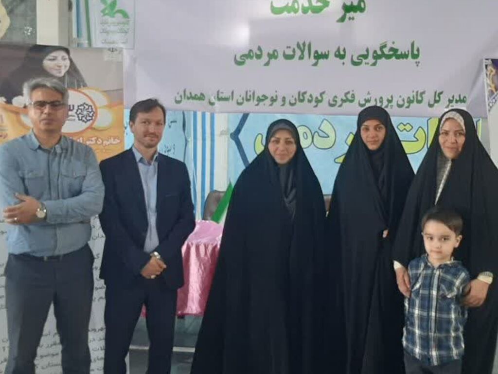 برپایی میز خدمت کانون پرورش فکری استان همدان در حاشیه نماز جمعه