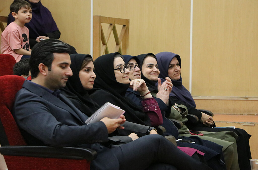 شور و شوق کودکانه در آیین آغازین فعالیتهای تابستانه