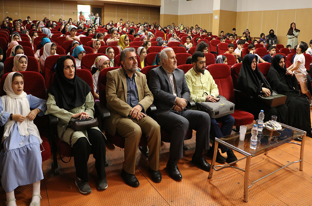 شور و شوق کودکانه در آیین آغازین فعالیتهای تابستانه