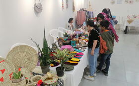 اعضا مرکز ۲ بوشهر از نمایشگاه صنایع دستی بازدید کردند