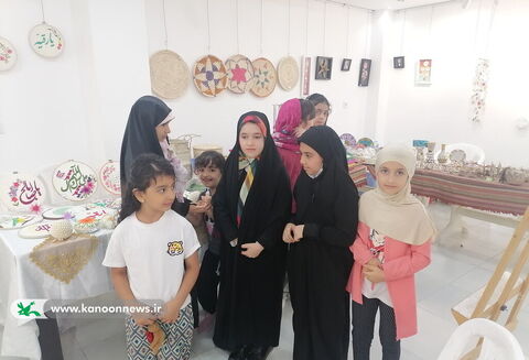 اعضا مرکز 2 بوشهر از نمایشگاه صنایع دستی بازدید کردند