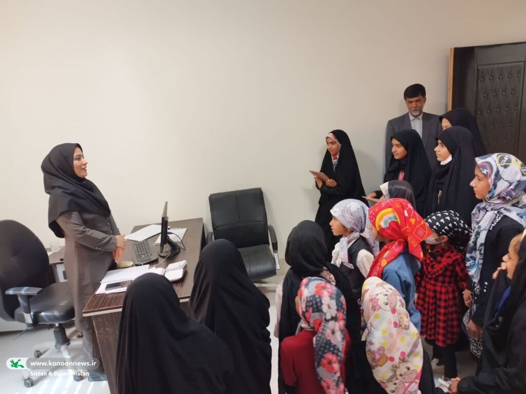 دیدار اعضای مرکز فرهنگیهنری نیمروز(سیستان و بلوچستان) با فرماندار