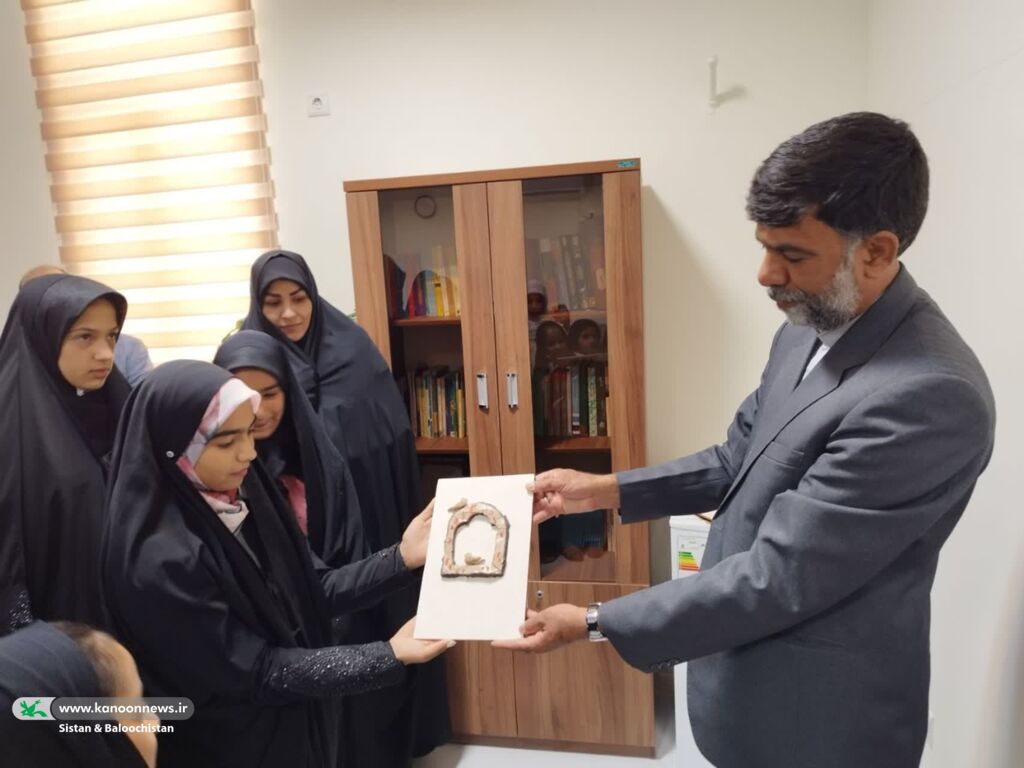 دیدار اعضای مرکز فرهنگیهنری نیمروز(سیستان و بلوچستان) با فرماندار