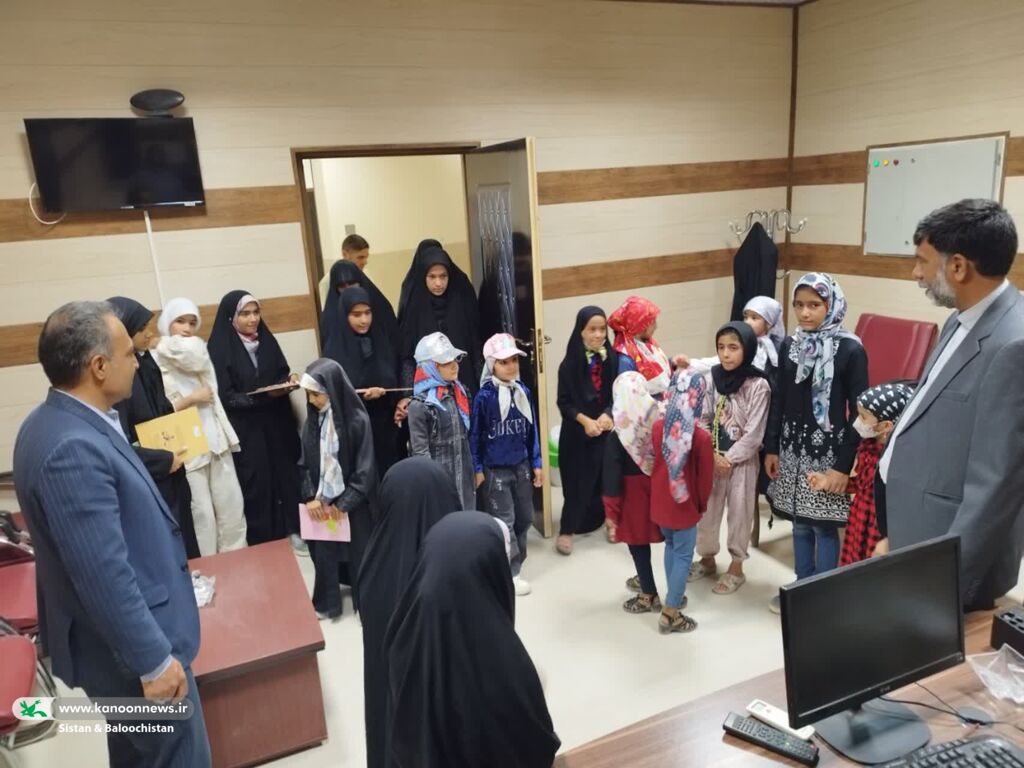 دیدار اعضای مرکز فرهنگیهنری نیمروز(سیستان و بلوچستان) با فرماندار
