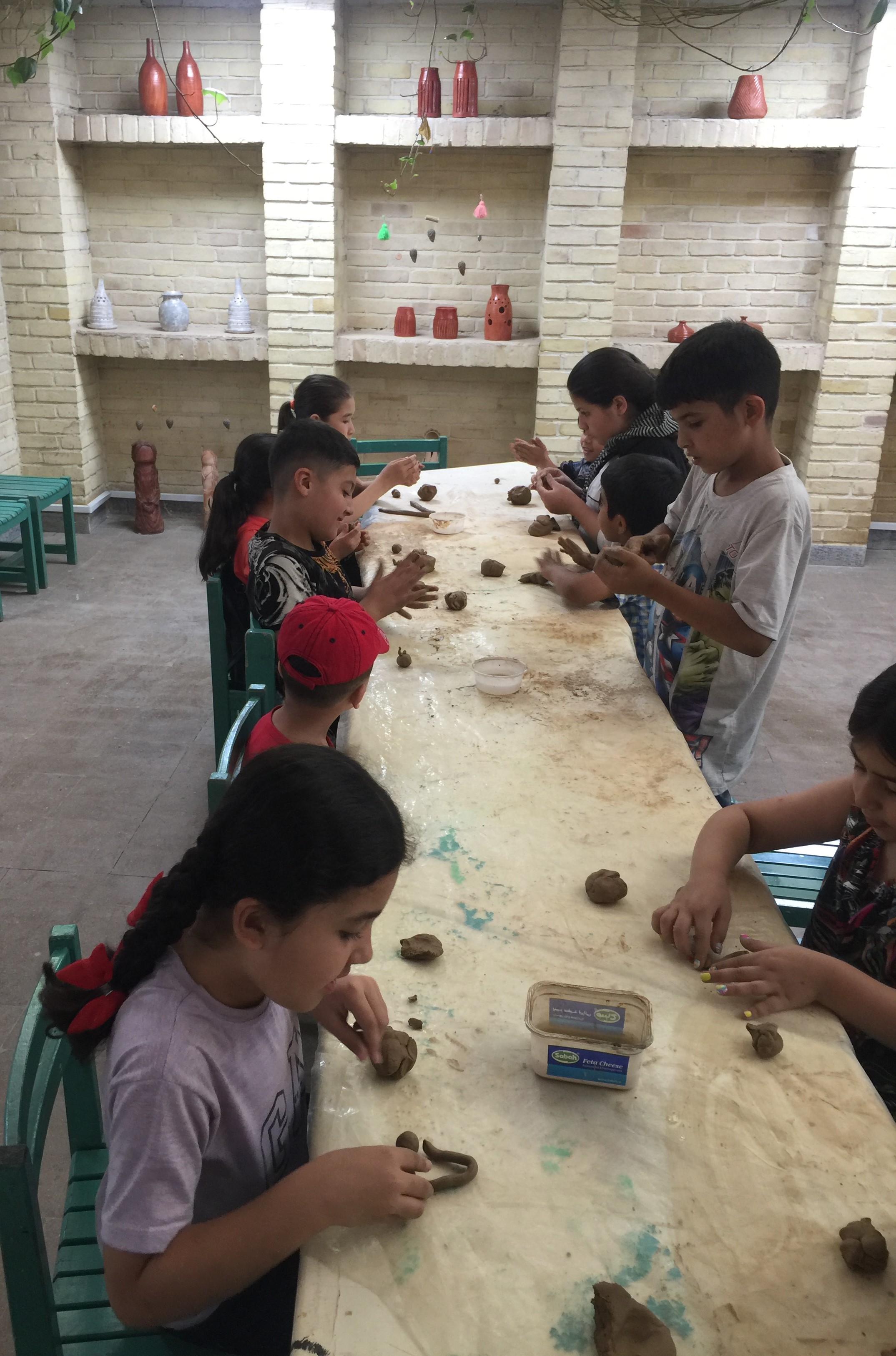 کارگاه هنری سفال گری به مناسبت "روز جهانی مبارزه با کار کودکان"