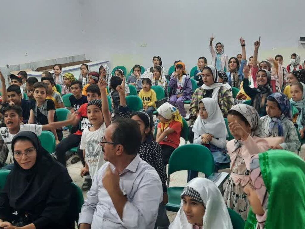 آیین افتتاحیه " یار مهربان در تابستان" همزمان در تمامی مراکز کانون پرورش فکری کودکان و نوجوانان استان همدان برگزار شد.