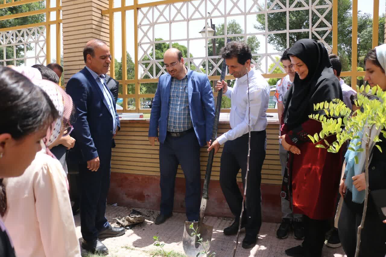 آیین رونمایی کتاب و جشن امضا مجموعه کتابهای "خوشمزه های تاریخ "