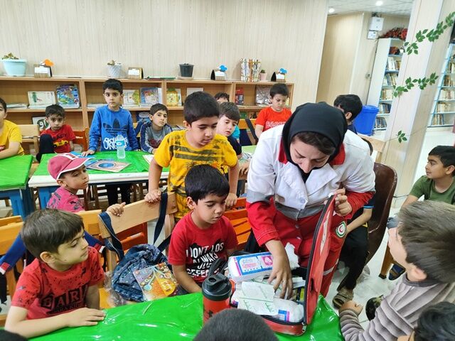 آشنایی اعضای مرکز فرهنگی هنری سیسخت با کمکهای اولیه