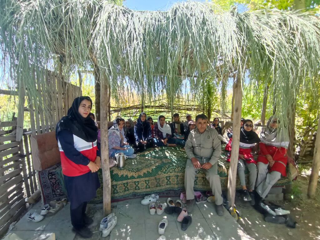 بازدید اعضای کانون بروجن از تالاب گندمان