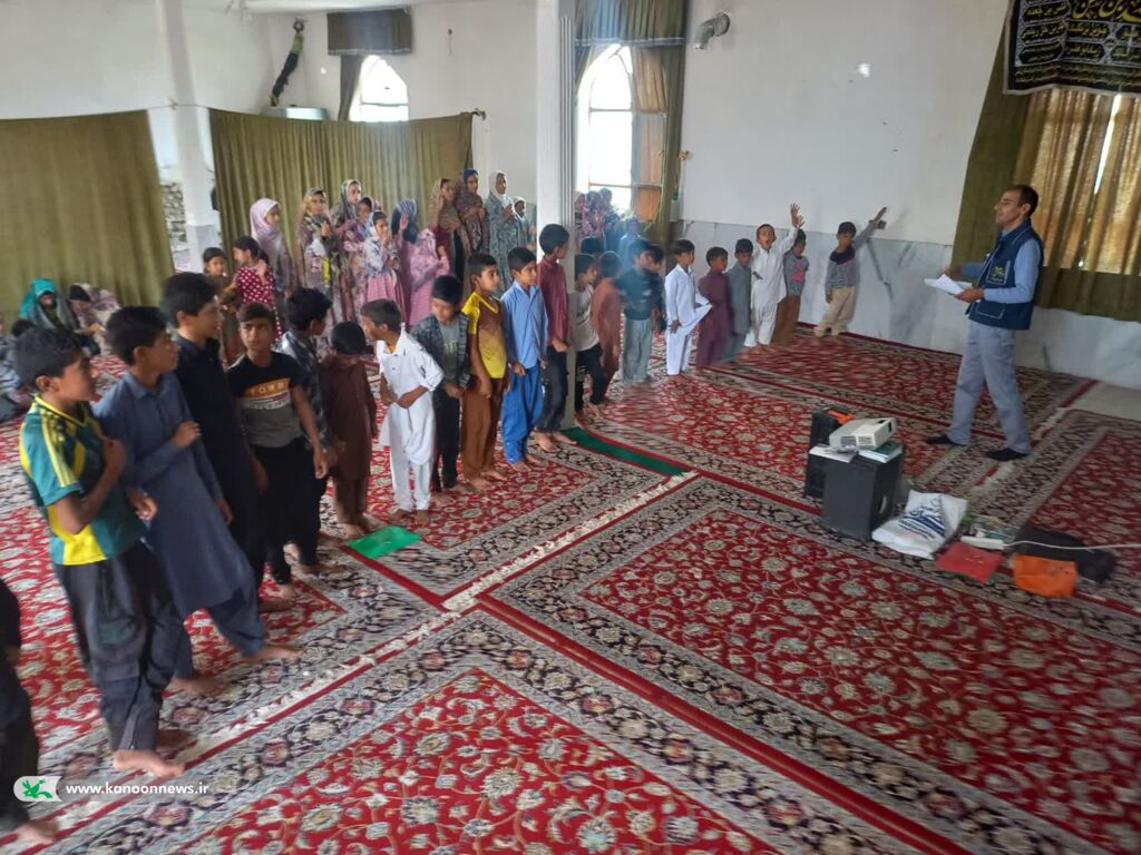 پیک امید کانون در روستای مرزی همت آباد شهرستان زیرکوه