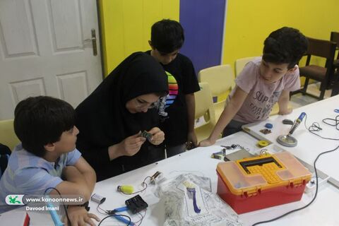 استقبال از کارگاه‌های تابستانی رباتیک در مجتمع کانون تبریز - کارگاه رباتیک الکترونیک ترم پنج