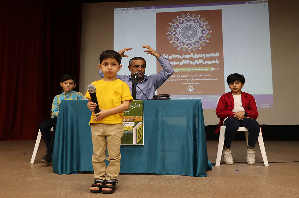 آموزش وحیانی کتاب آسمانی / مخاطبان درقالب شیوه اقرائی و القائی، قرآن میآموزند