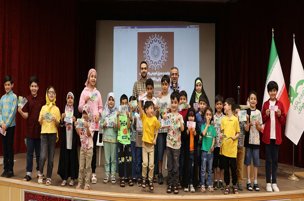 آموزش وحیانی کتاب آسمانی / مخاطبان درقالب شیوه اقرائی و القائی، قرآن میآموزند