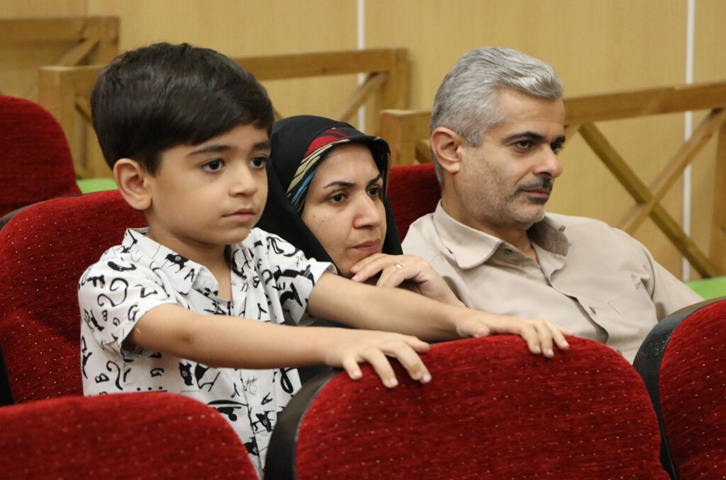 آموزش وحیانی کتاب آسمانی / مخاطبان درقالب شیوه اقرائی و القائی، قرآن میآموزند