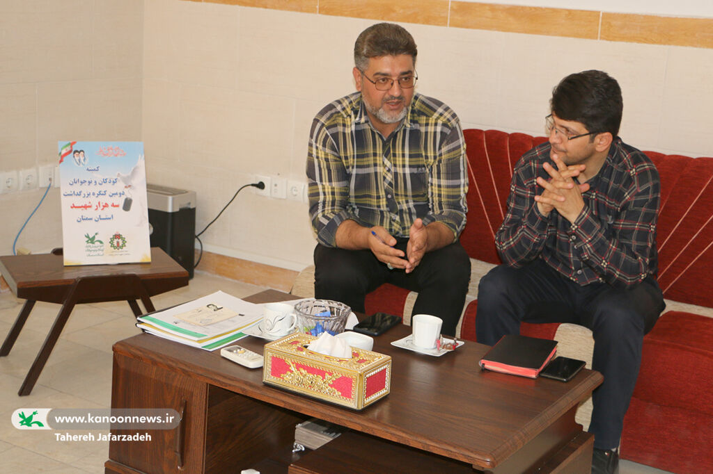 دیدار اعضای شورای بازرسی کنگره شهدا با مدیرکل کانون سمنان/  کار برای شهدا برکت است