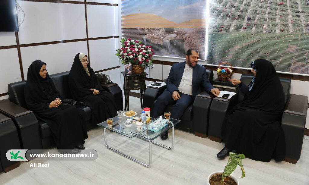 دیدار مدیرکل کانون استان بوشهر و فرماندار دیر