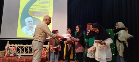 حضور محمدرضا شمس نویسنده برجسته ی کشور در میان کودکان و نوجوانان سنندجی