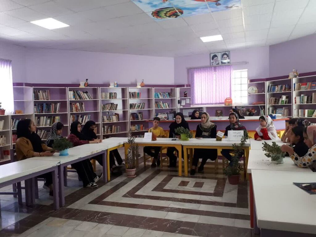 در آستانهی روز قلم نشست ادبی "آوای قلم" در چهارمحال و بختیاری برگزار شد