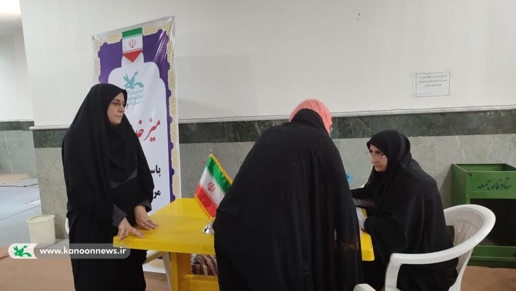 برپایی میز خدمت اداره کل کانون پرورش فکری در نماز جمعه شهر بیرجند برپایی میز خدمت اداره کل کانون پرورش فکری در نماز جمعه شهر بیرجند