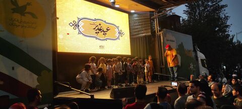 اجرای فعالیت‌های فرهنگی‌هنری تماشاخانه‌های سیار کانون در مهمونی ۱۰ کیلومتری عید غدیر