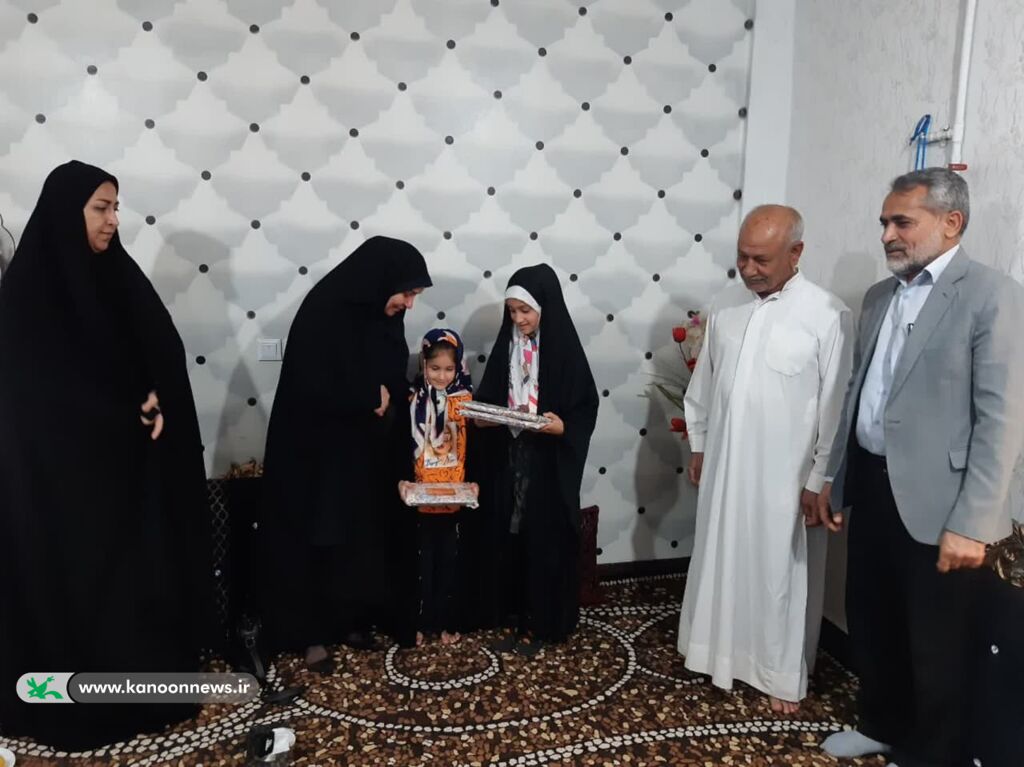 غبارروبی مزار شهدا و دیدار با خانواده شهید مدافع حرم در اهواز 