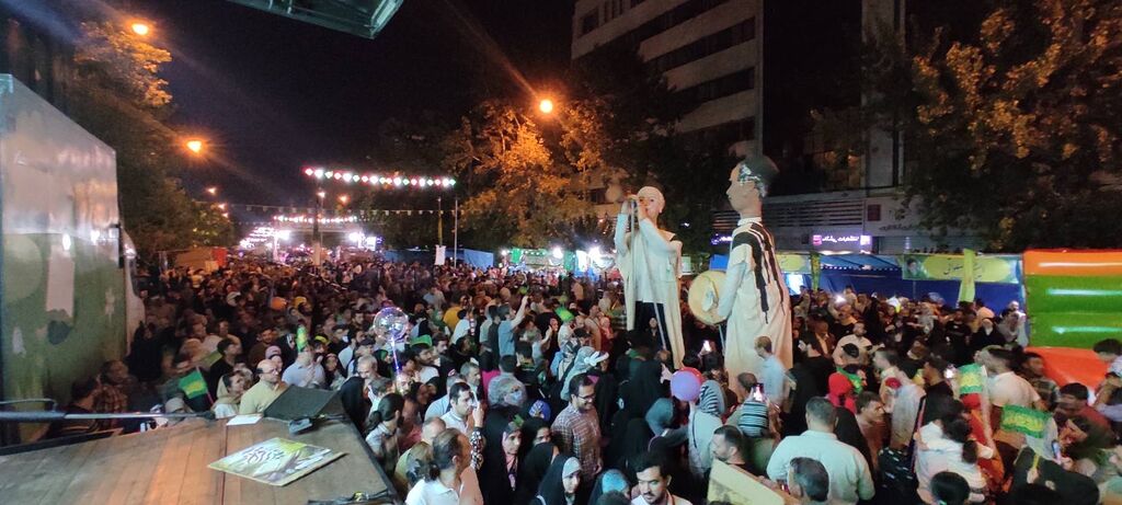 از اجرای نوازندگان غولپیکر تا قصهخوانی و خیمهشببازی