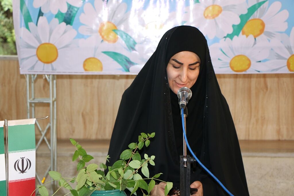 صبح شعر و داستان «بابونه باران» در کانون فارس برگزار شد