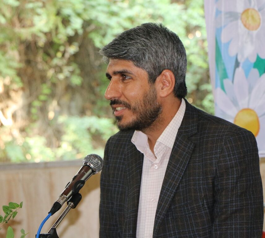 صبح شعر و داستان «بابونه باران» در کانون فارس برگزار شد