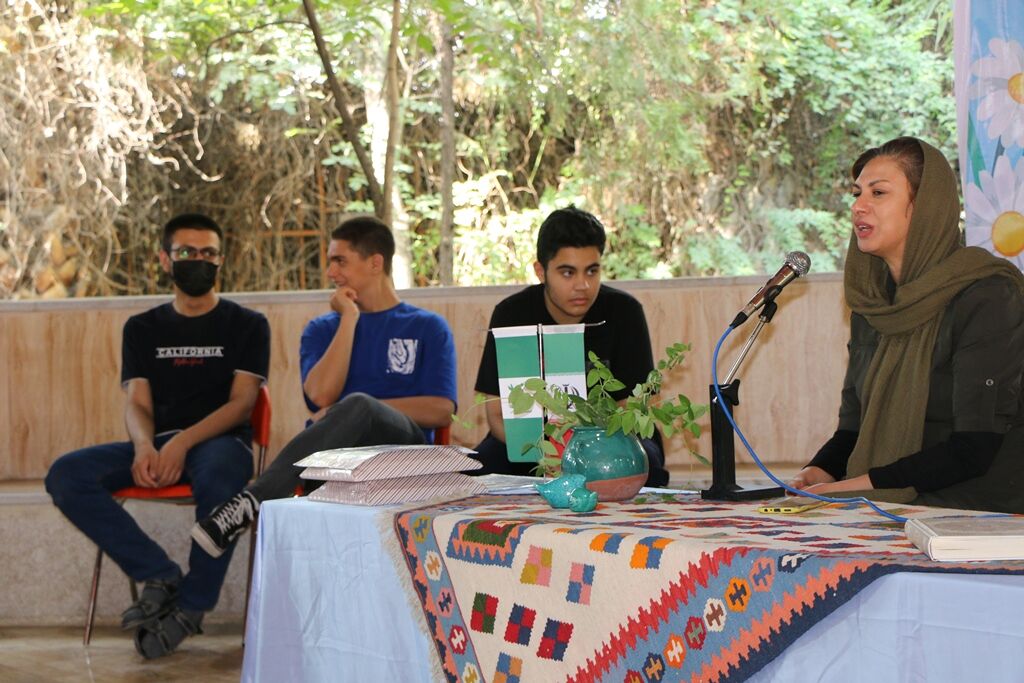 صبح شعر و داستان «بابونه باران» در کانون فارس برگزار شد