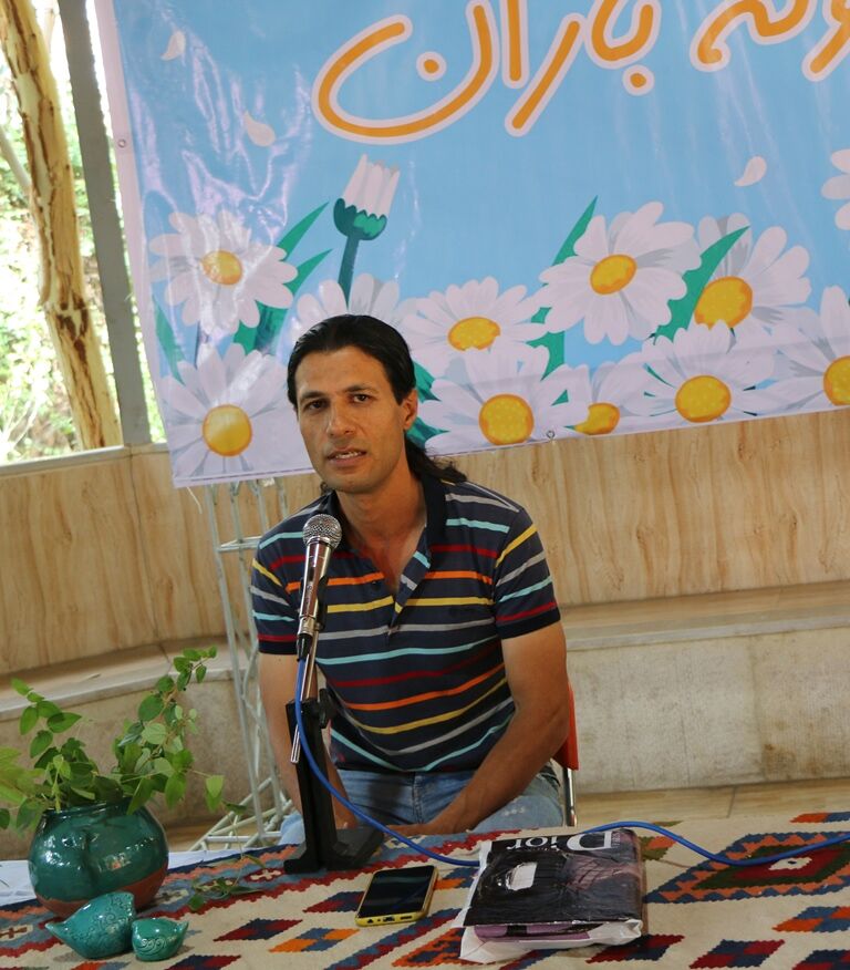 صبح شعر و داستان «بابونه باران» در کانون فارس برگزار شد