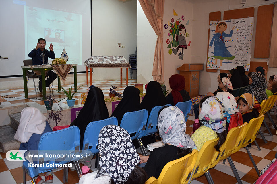 کتاب «پرنده ای که پرنزد» در دستان کودکان قرار گرفت