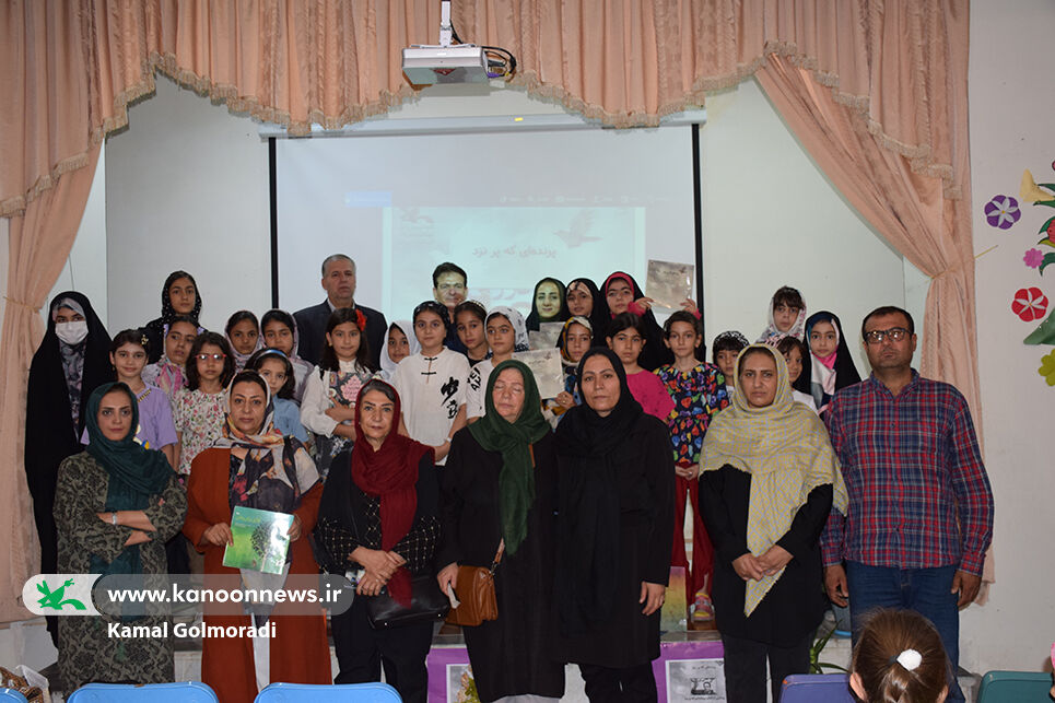 کتاب «پرنده ای که پرنزد» در دستان کودکان قرار گرفت