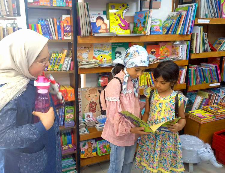 اردوی « یک قاچ کتاب» در نشر هوپا