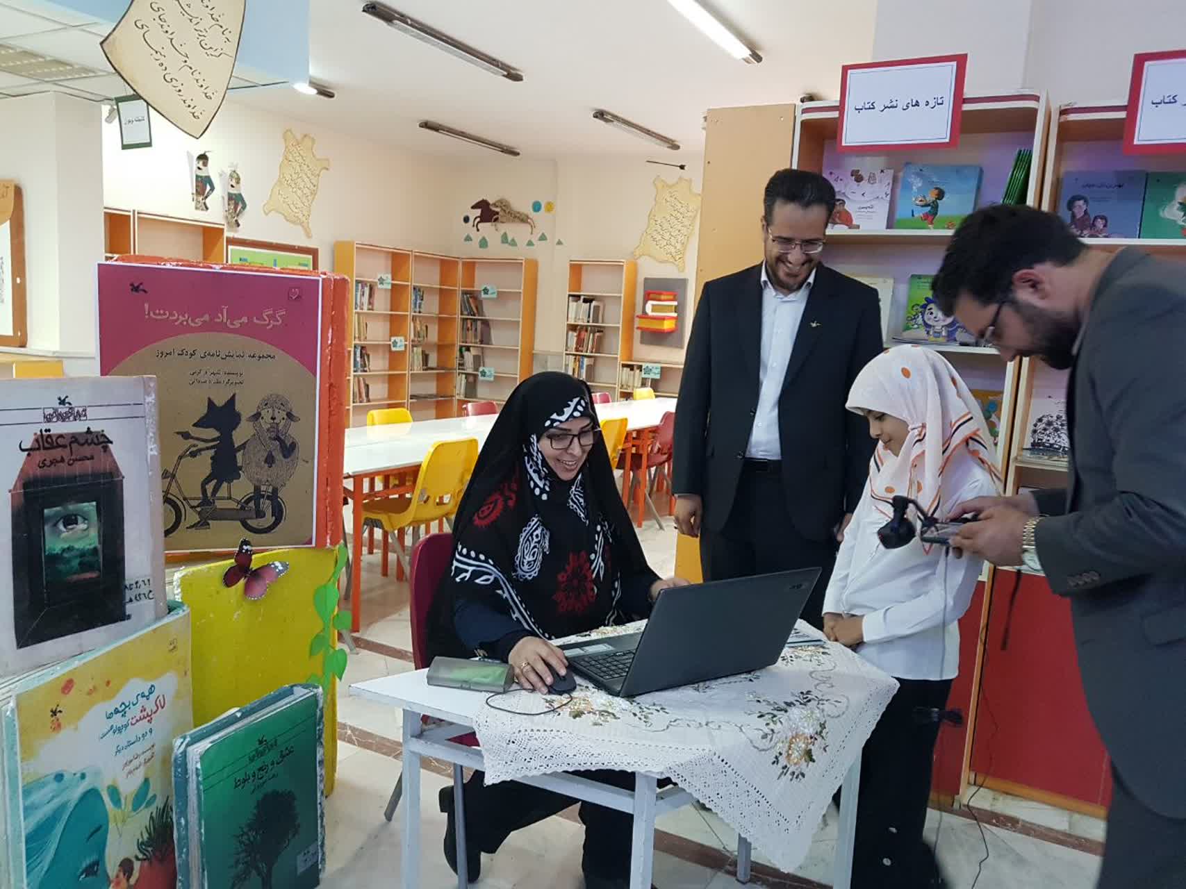 امانت اولین جلد از سه میلیون کتاب اهدایی کانون در مرکز ۲ کرمانشاه