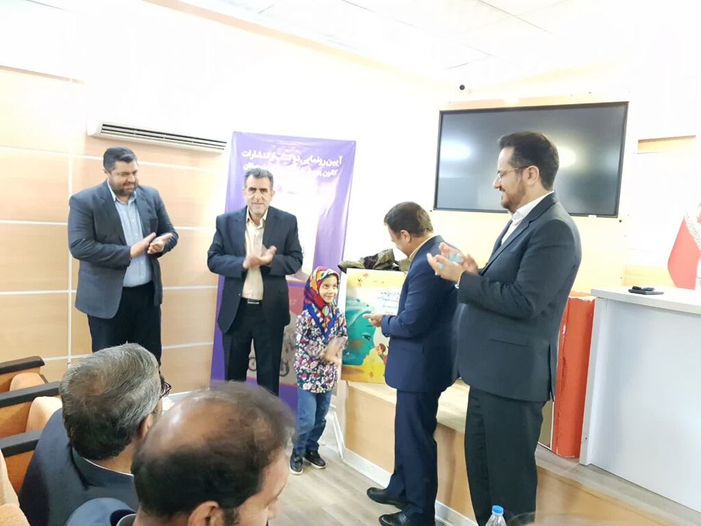 رونمایی از کتاب نویسندگان کرمانشاهی مراسم رونمایی از دو کتاب نویسندگان کرمانشاهی حوزه کودک