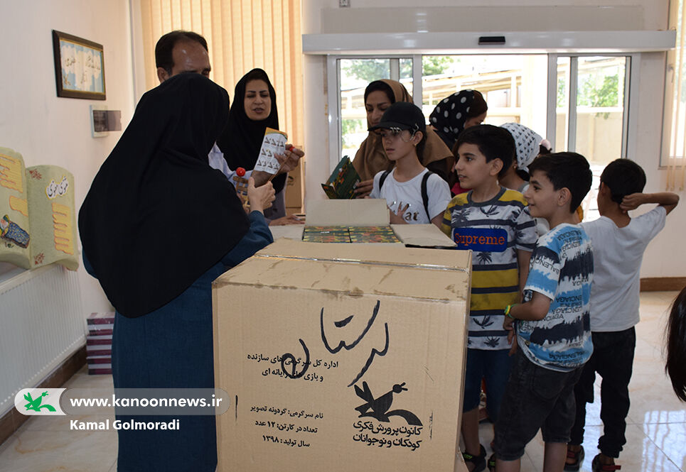 همراه با شادی بچه ها کتابهای کانون در مسیر دانایی به لرستان رسیدند