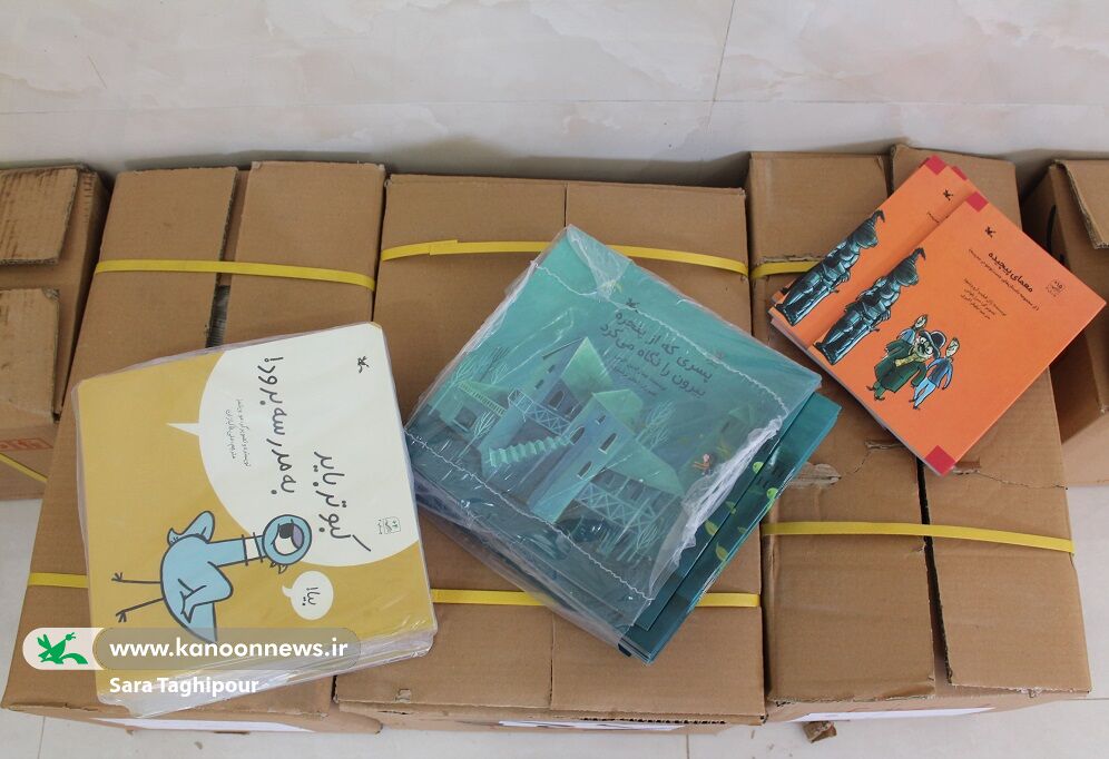 پیک "در مسیر دانایی بر بال کتاب" کانون با بیش از ۱۸۰۰۰ جلد کتاب وارد خوزستان شد