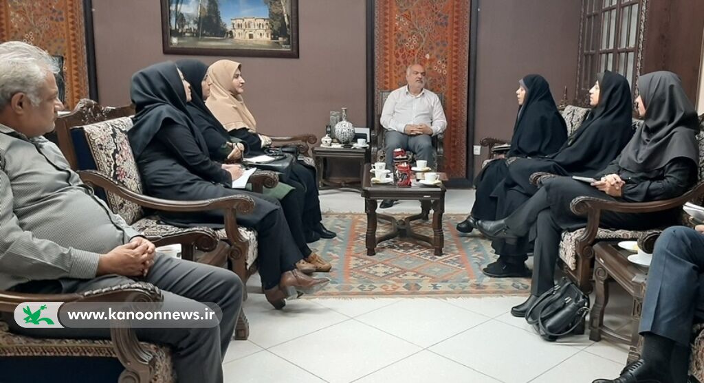 همنوایی خشتهای یخدان مویدی با بچهها و موش و گربه و سیندرلا