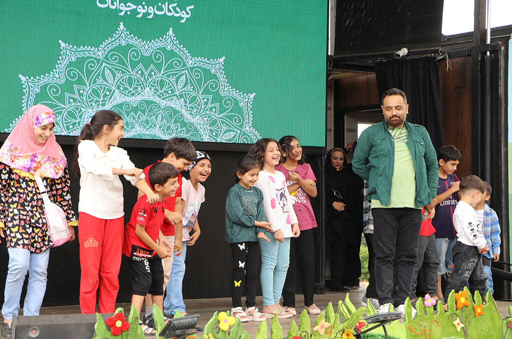 حضور تماشاخانه سیار در استان گیلان با استقبال مخاطبان همراه شد