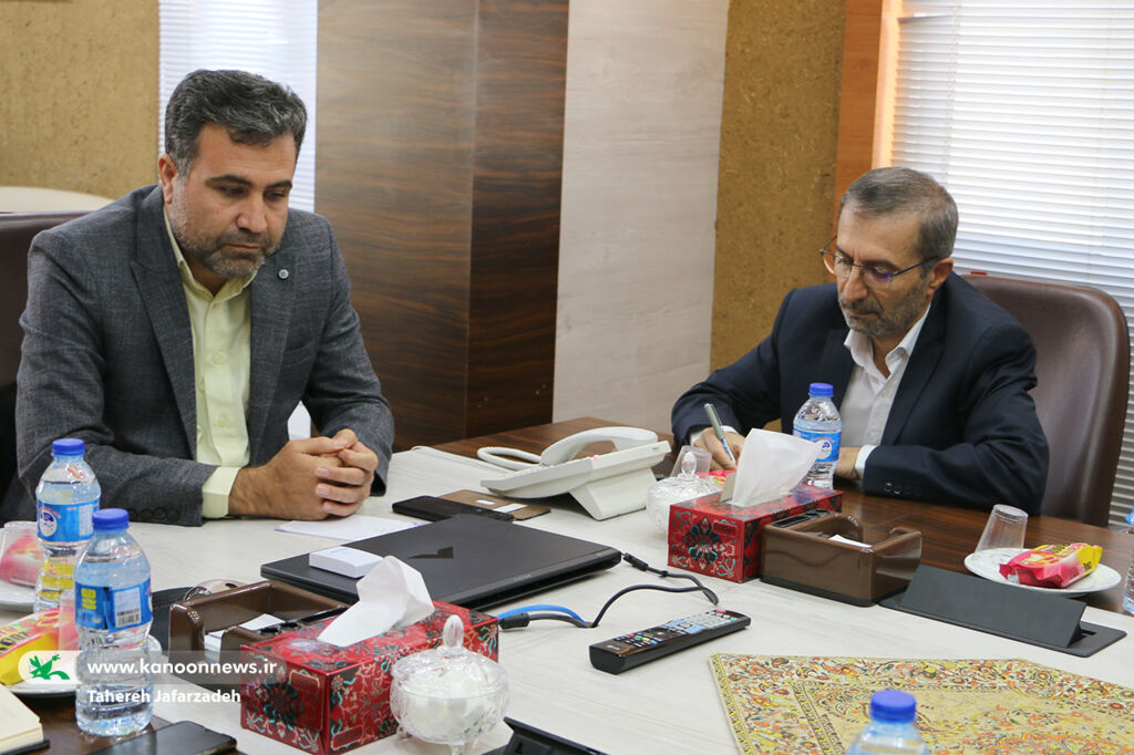 جلسهی مشترک کمیته امور بینالملل و کودکان و نوجوانان کنگره شهدا در شهرداری سمنان
