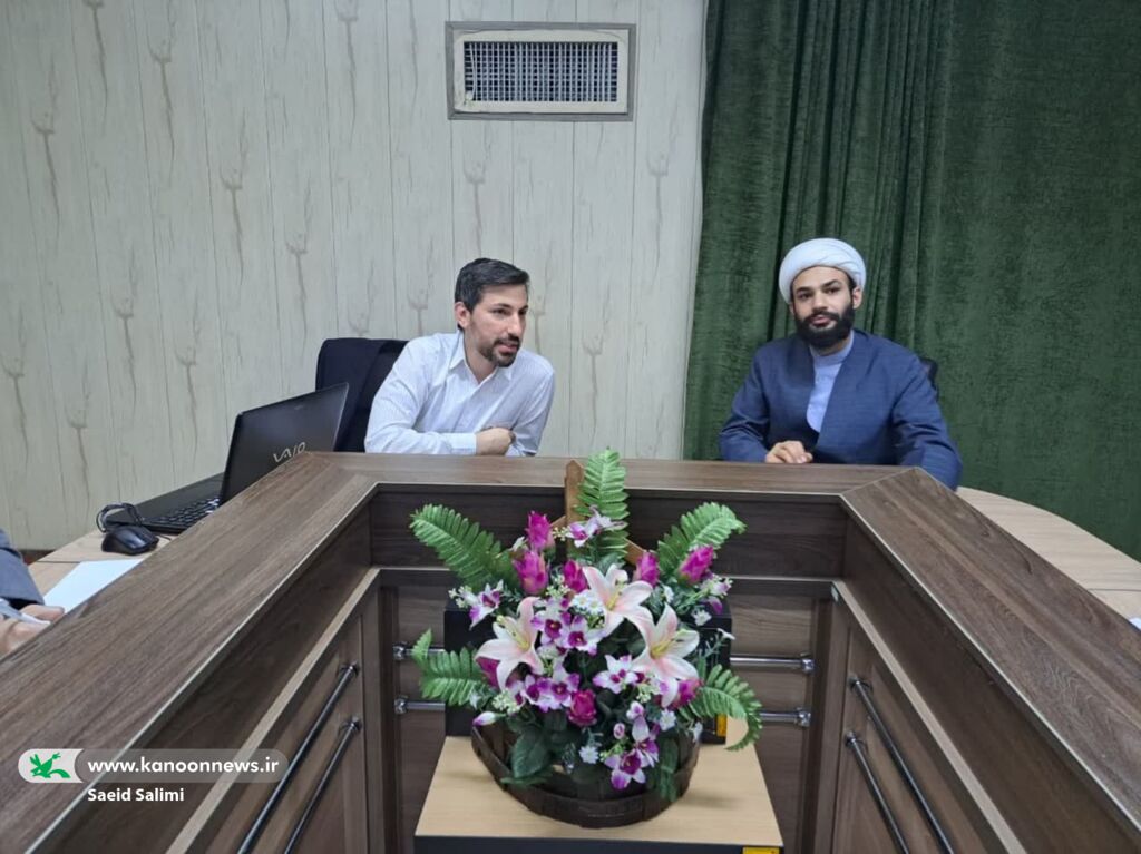 رعایت استانداردهای کاری در فعالیتهای مربیان هنری و ادبی