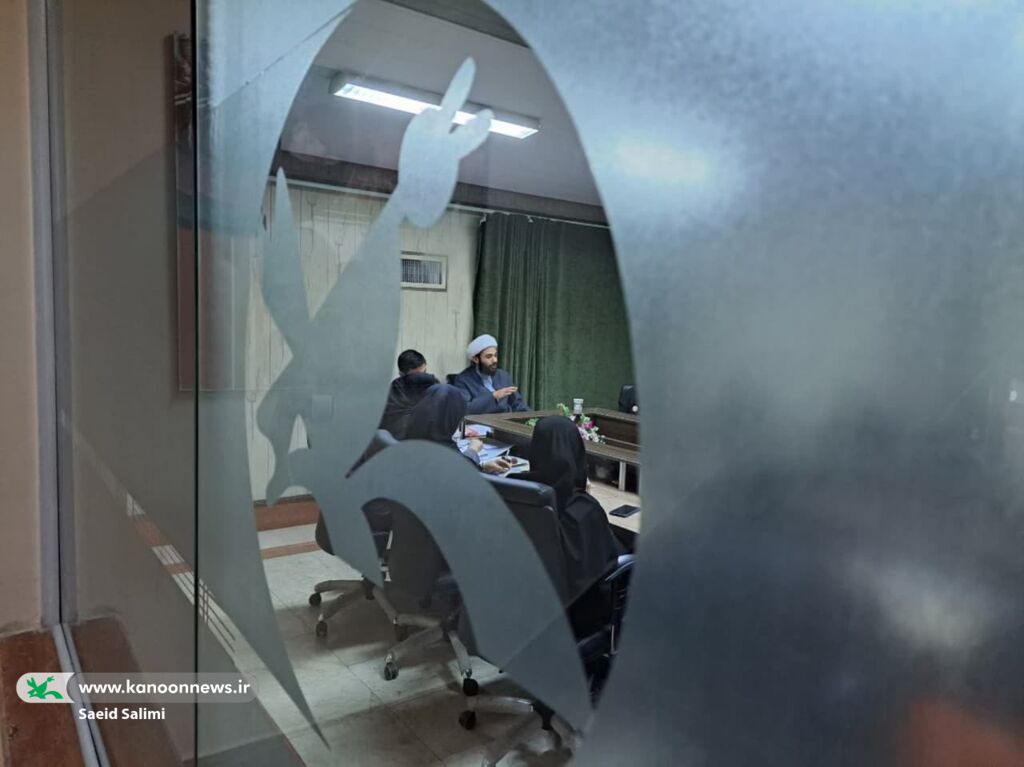 رعایت استانداردهای کاری در فعالیتهای مربیان هنری و ادبی