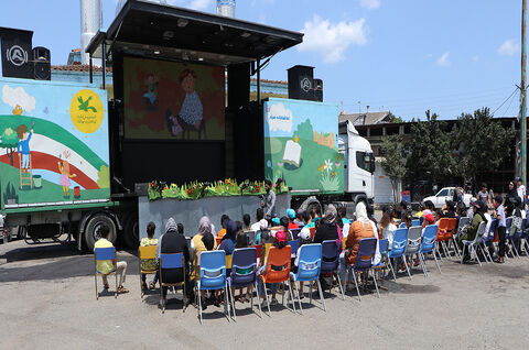 سفر تماشاخانه سیار کانون به کومله در استان گیلان