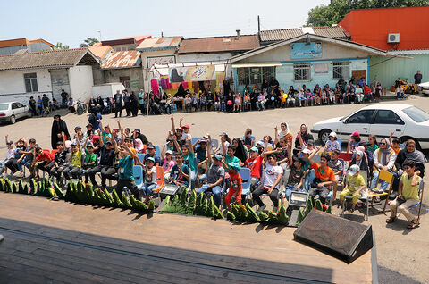 سفر تماشاخانه سیار کانون به کومله در استان گیلان