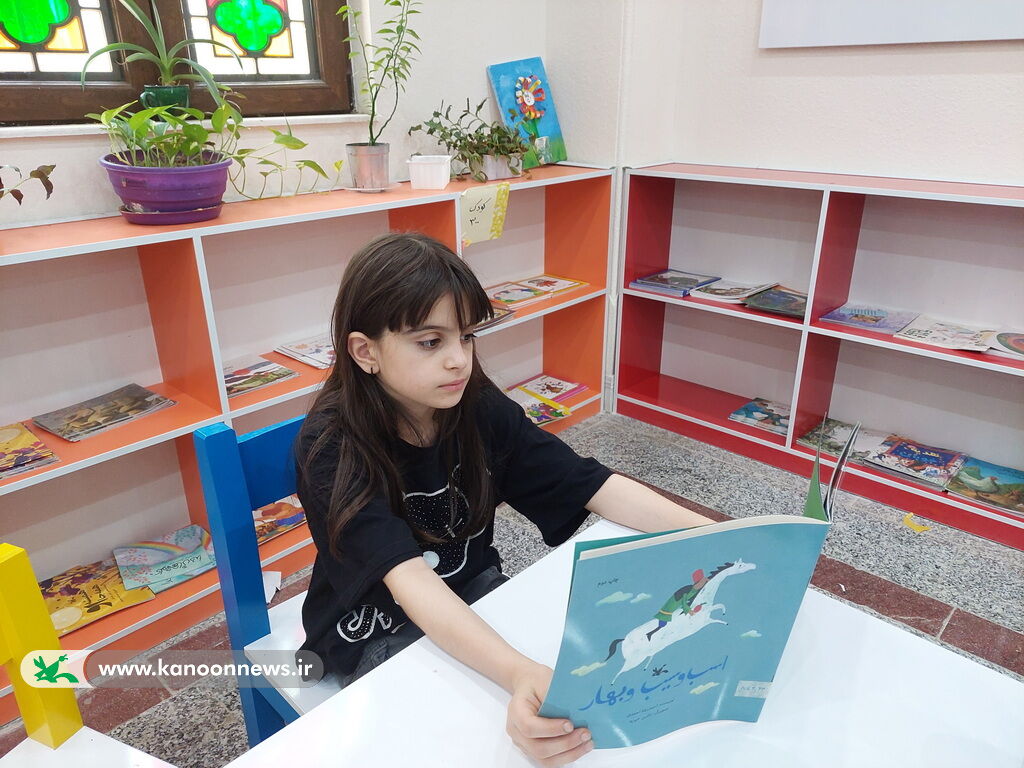 گرامیداشت یاد شاعر شمعدانی ها در مرکز عالیشهر