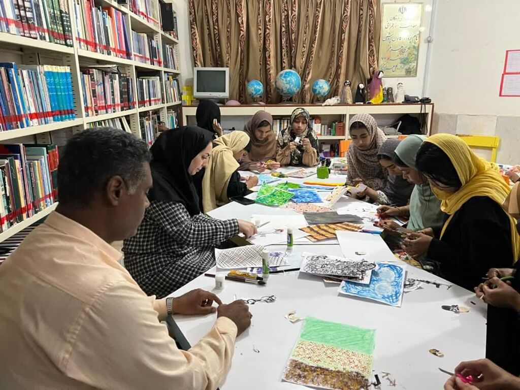 ایستگاه پنجم نمایشگاه نقاشی «سفر به آبی بیکران، خلیج تا ابد فارس» در جزیره هرمز