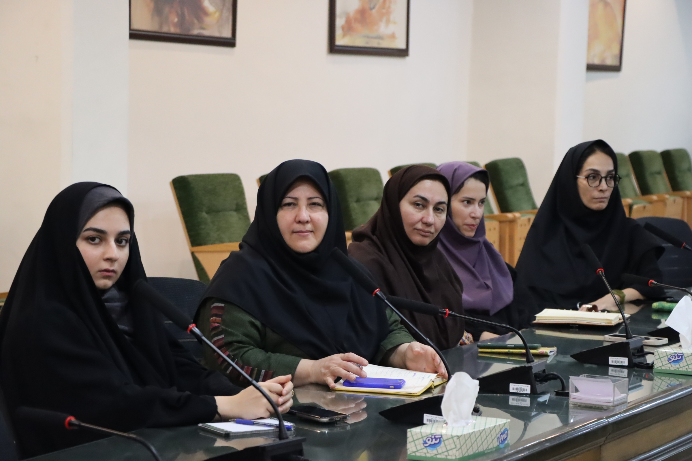 جلسه شورای هم اندیشی کارشناسان و کارمندان کانون پرورش فکری استان تهران