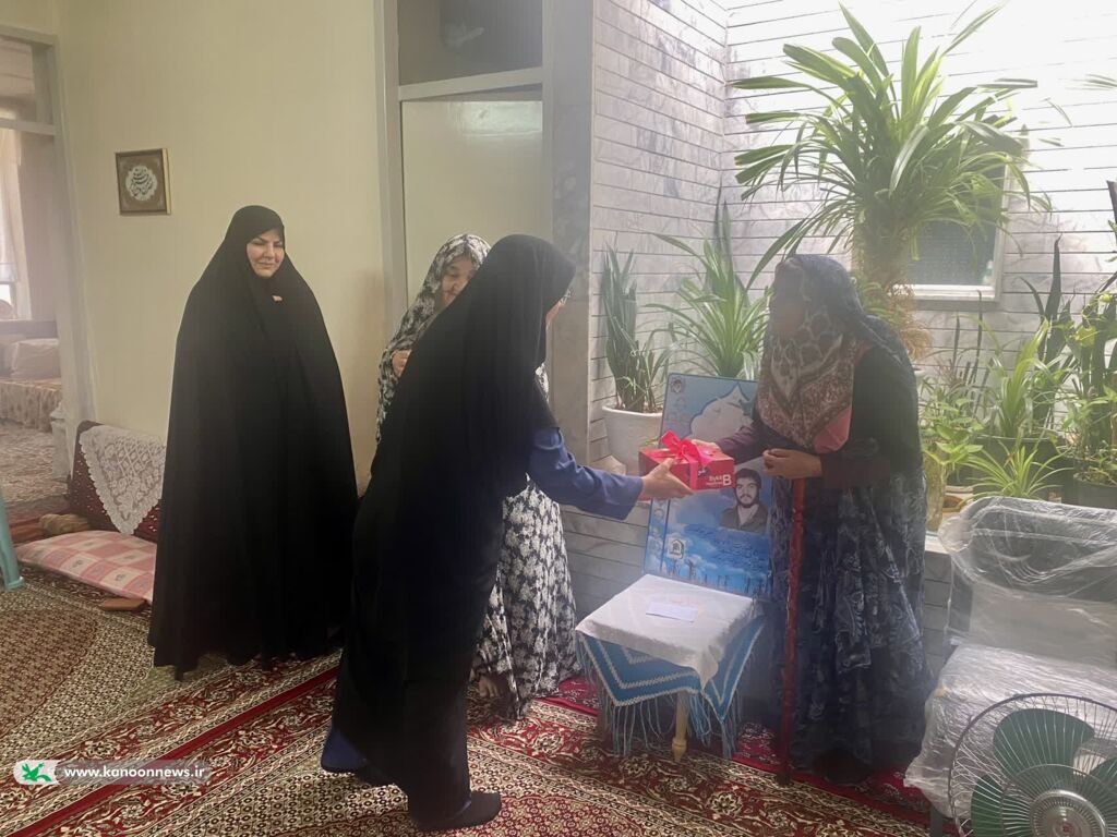 دیدار مدیر کل کانون پرورش فکری خراسان جنوبی با خانواده شهید نوکندی