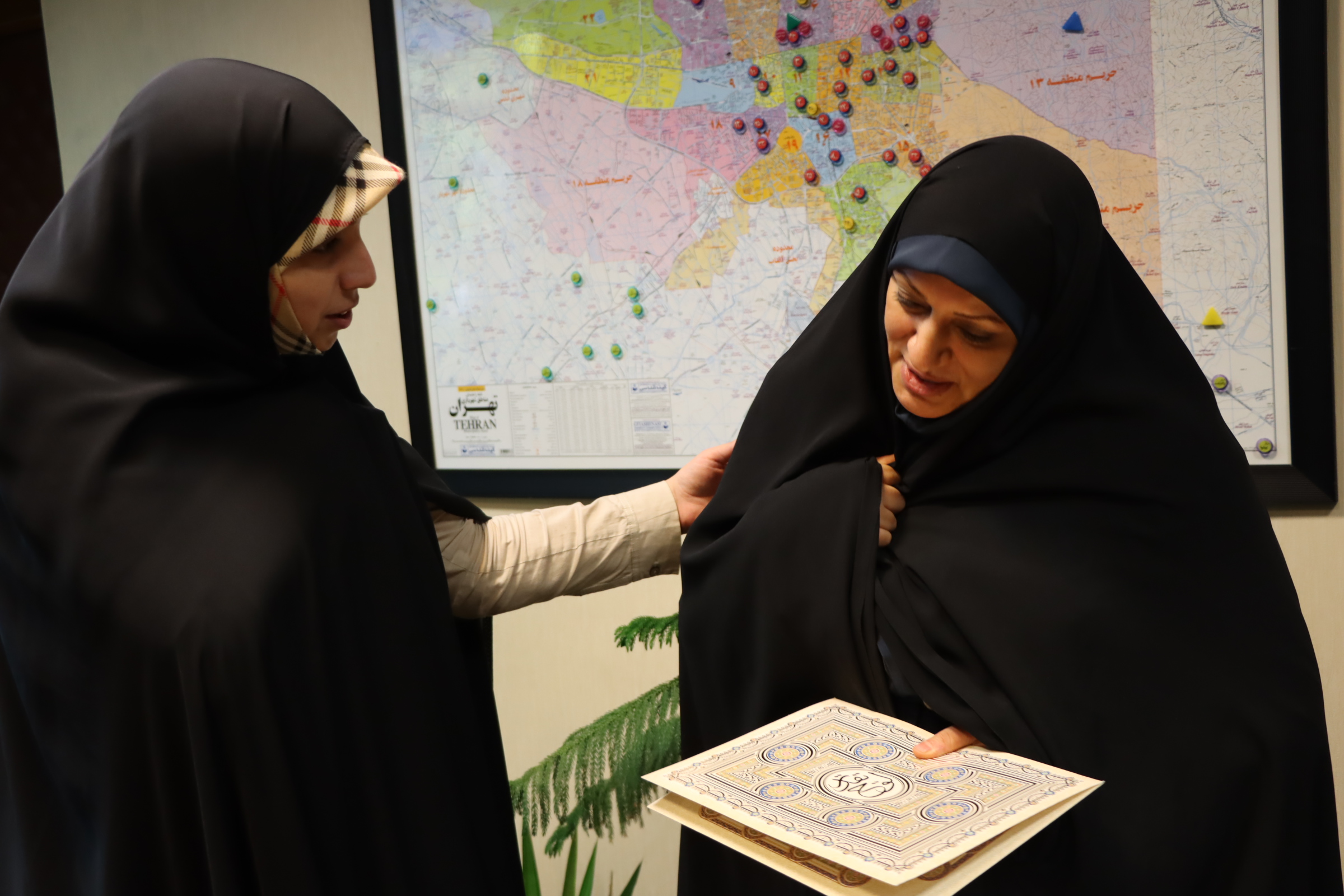 برگزاری مراسم تجلیل از همکاران  با حجاب برتر در اداره کانون استان تهران